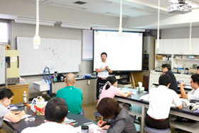 体験型科学教育の指導者を育成