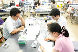 体験型科学教育の指導者を育成