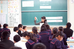 小中一貫で独自に「在り方生き方」領域を設定 ~総合と特活を統合、教科等との関連も図る ―船橋市立若松小・中学校「小中一貫教育公開研究会」より― 前編「授業を拝見!」