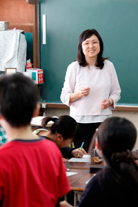 にしみたか学園三鷹市立第二小学校  主任教諭（取材当時）  荒畑美貴子　氏