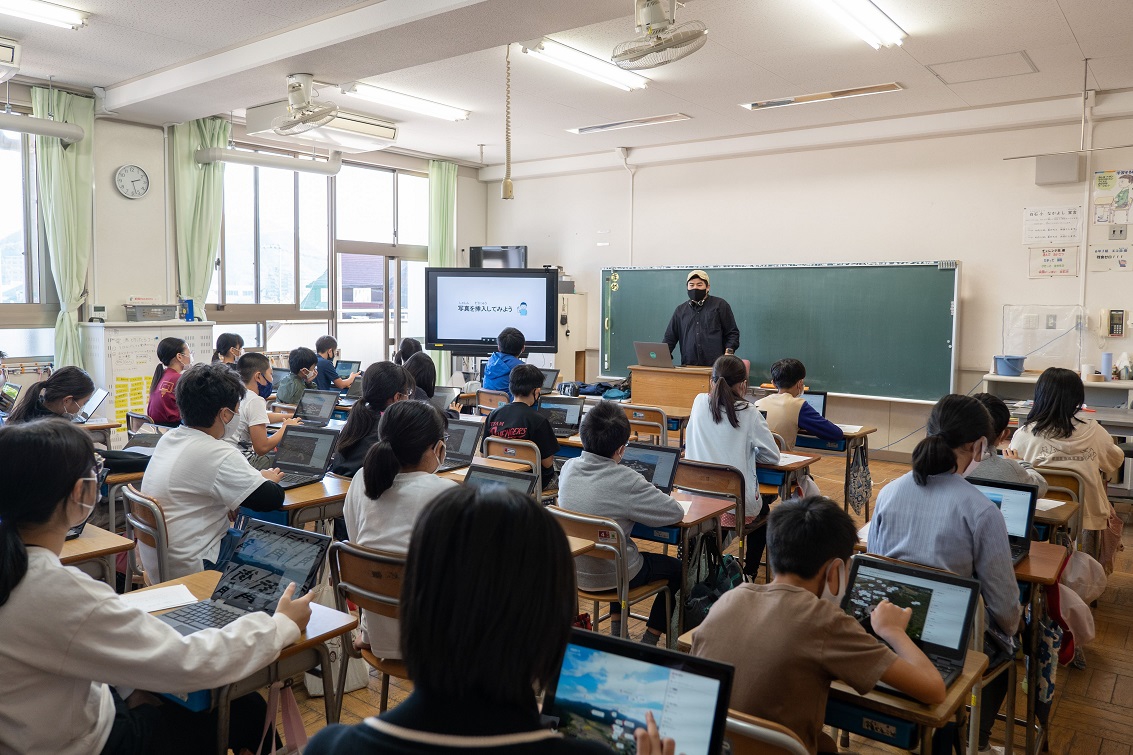 「360°図鑑」みて、きいて、あるいて、世界に図鑑を届けよう（前編）山口市立白石小学校～山口情報芸術センター[YCAM]×山口市教育委員会共同プロジェクト～