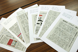 新聞記事を切り抜きカード化した資料