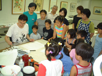 親子で「中国水墨画」にチャレンジ！専門学校東洋美術学校と新宿区教育委員会の取り組み