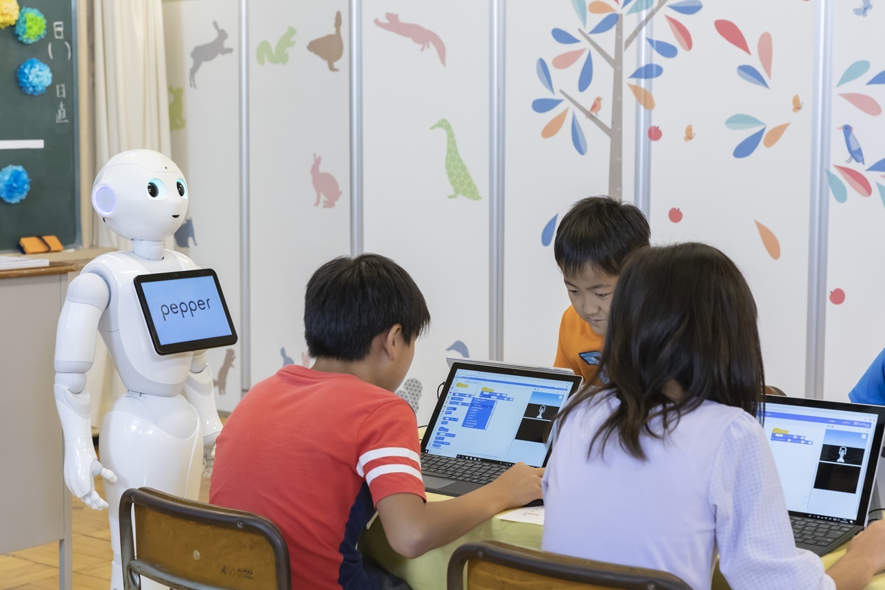 Pepper for Educationで学ぶ生成AIこれからの時代を生き抜く子どもたちの成長を応援