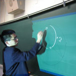 教育の情報化を推進！～e-黒板が授業を変える
