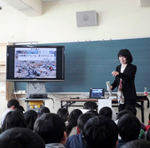 【先生たちの復興支援】さいたま市立海老沼小学校 教諭　菊池健一さん（第2回）「新聞記者から震災について学ぶ」
