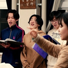 『聴く隣人のいるところ』理想の学校生活がここにある!?  ある全寮制高校の１年間を追う