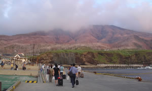 三宅島到着。火山ガスのレベルは