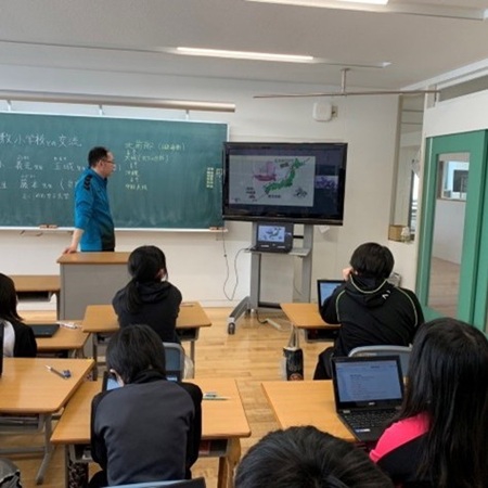 学校給食とICTで地域をつなぐ昆布ロード交流学習の実践　―利尻と渡嘉敷を結ぶオンライン交流と給食の学び―　（３）【食と文化・風土】[小学校５・６年生]