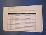 投票用紙。 学校のある選挙区の 候補者の名前が並ぶ